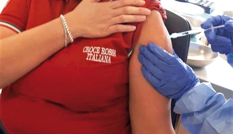 Feltre, volontarie della Croce Rossa no vax: il Comitato le sospende dal servizio sull'ambulanza