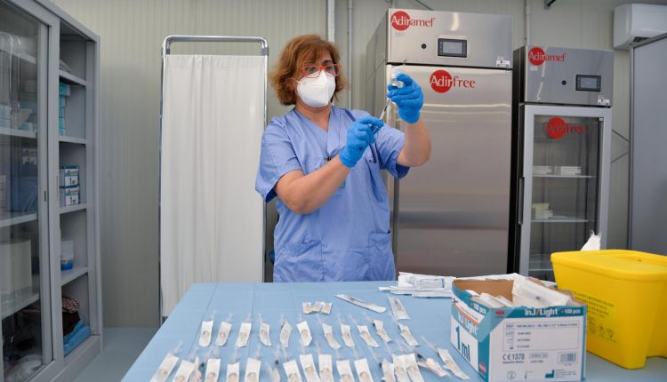 Dosi di vaccino Covid: Difesa e ASL realizzano Presidio Vaccinale a Caserta 4
