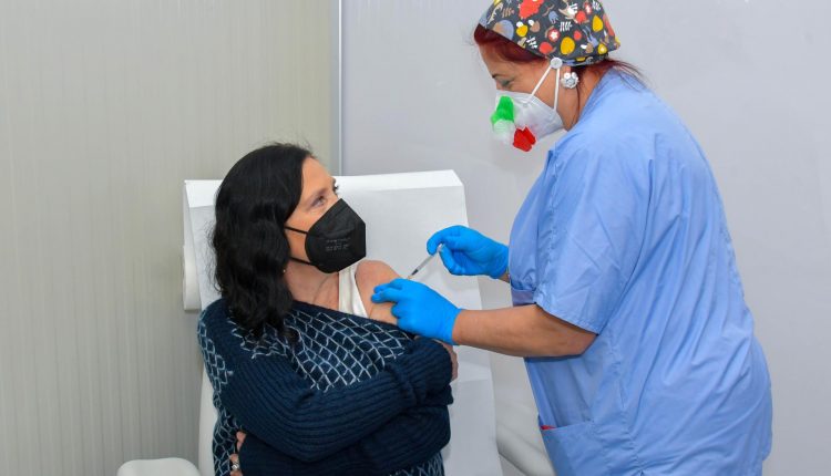 Dosi di vaccino Covid: Difesa e ASL realizzano Presidio Vaccinale a Caserta 1