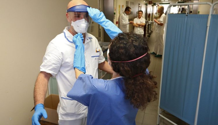 Lo sfogo dei sanitari di Bologna: negli ospedali carico impressionante, basta dubbi sul vaccino 1