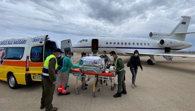Aeronautica Militare, trasporto d'urgenza con termoculla per neonata in pericolo di vita su Falcon 900