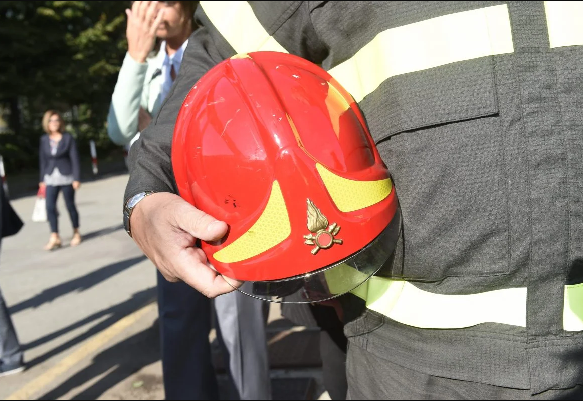 Vigili del Fuoco elmetto cus centrale unica soccorso Valle Aosta