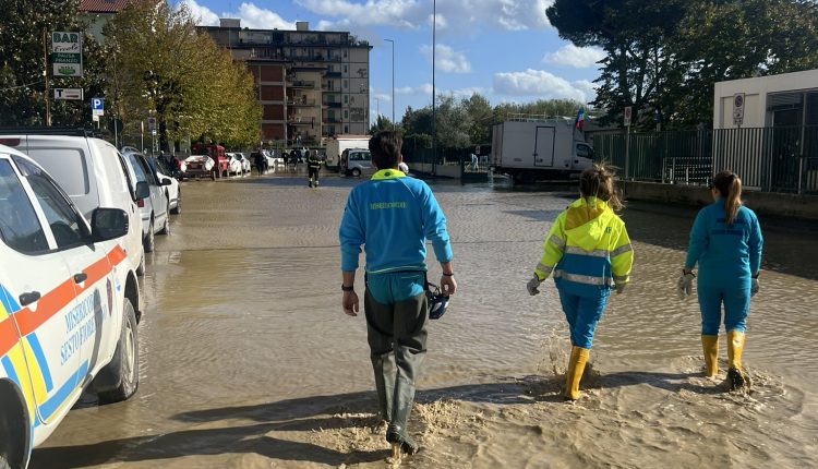 misericordia sesto fiorentino alluvione campi bisenzio (3)