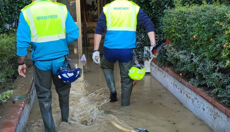 Misericordia sesto fiorentino alluvione campi bisenzio (3)