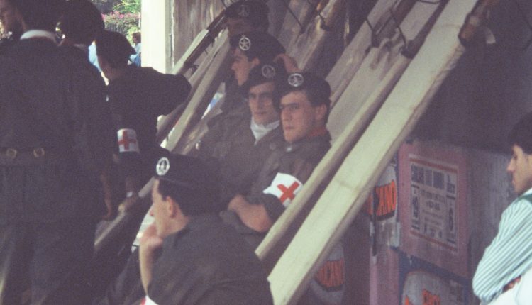 Cagliari 20.10.1985 – Barellieri militari davanti a un PMA