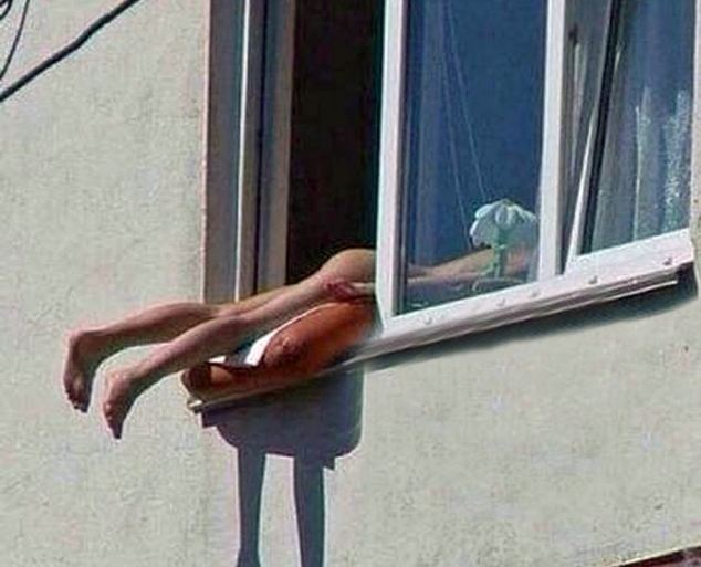 Emergency Live | Austrian naked sunbather causes car pile-up