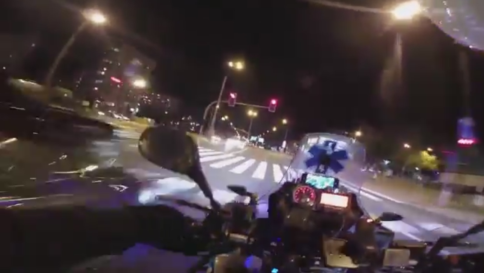 Emergency Live | On board with the Master of Motorcycle Ambulance paramedics pilot!