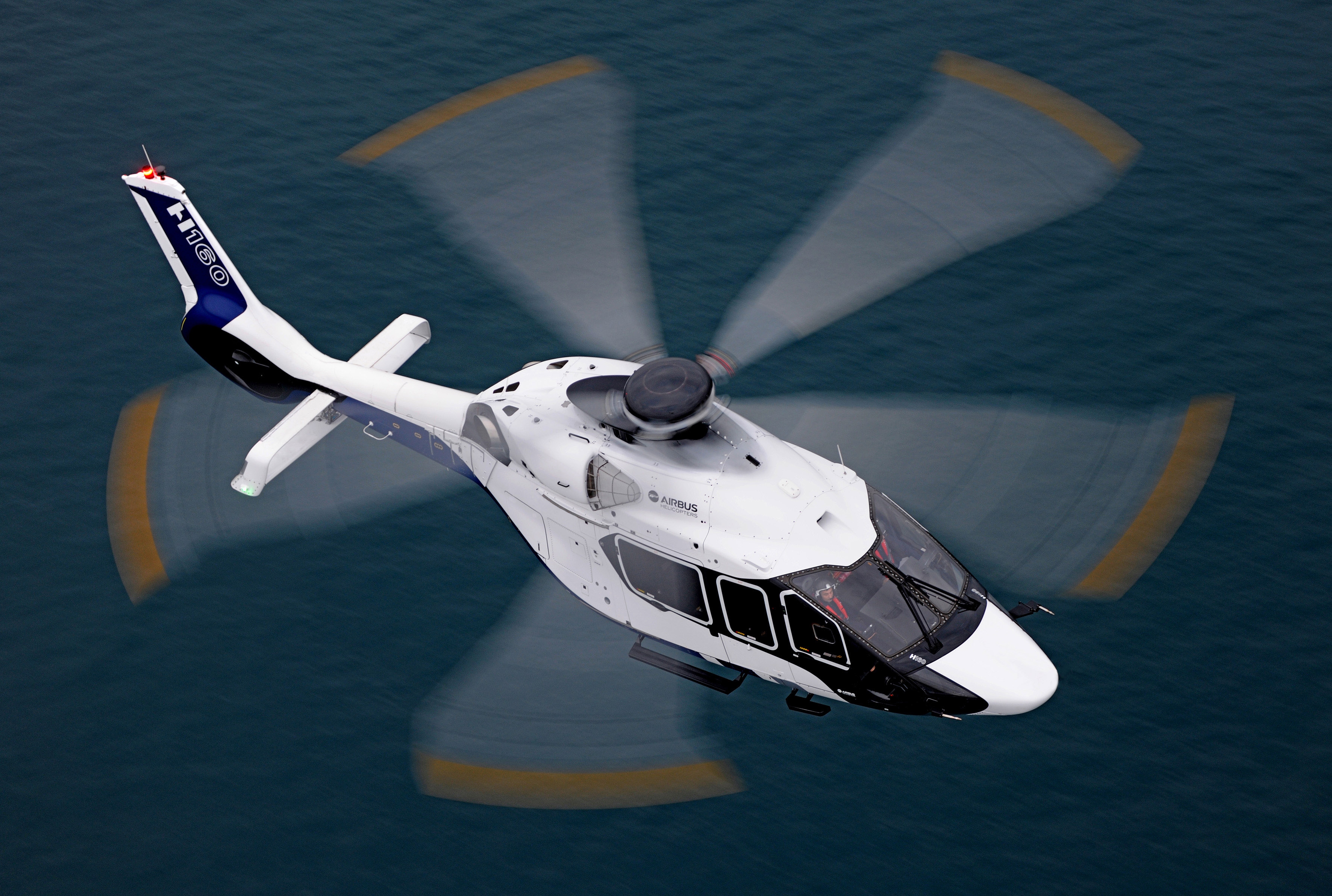 Emergency Live | Nova configuração aeromédica da Airbus Helicopters - H160 demonstra a experiência da próxima geração de passageiros em testes de vôo. Imagem 2