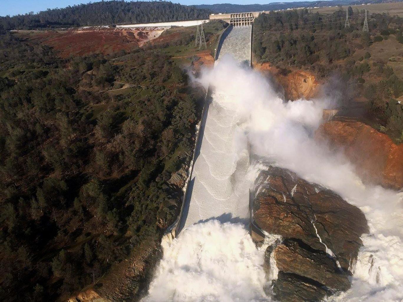 Emergency Live | A dam in crisis: Thousands residents forced to flee from Oroville, Butte County, California image 1