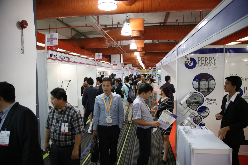 PAT36340_Crowd