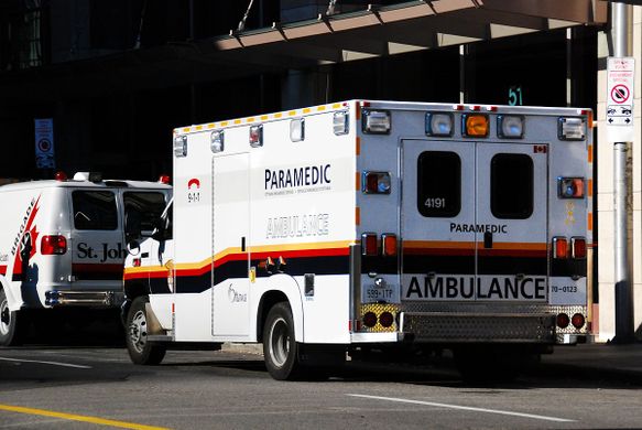Emergency Live | Paramedic attacked by a patient in ER. It all began with a Stapler