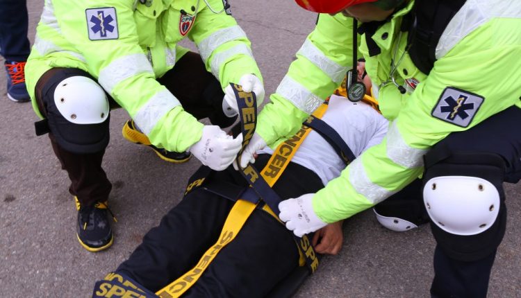 Emergency Live | 10 Steps to perform a Correct Spinal Immobilization of a Trauma Patient image 5