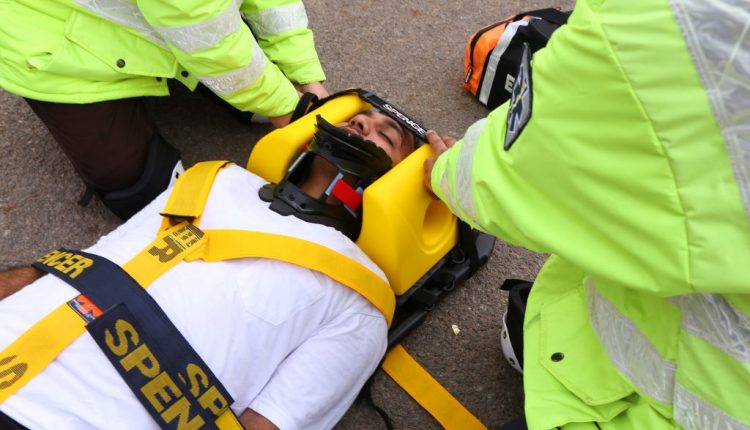 Emergency Live | 10 Steps to perform a Correct Spinal Immobilization of a Trauma Patient image 4