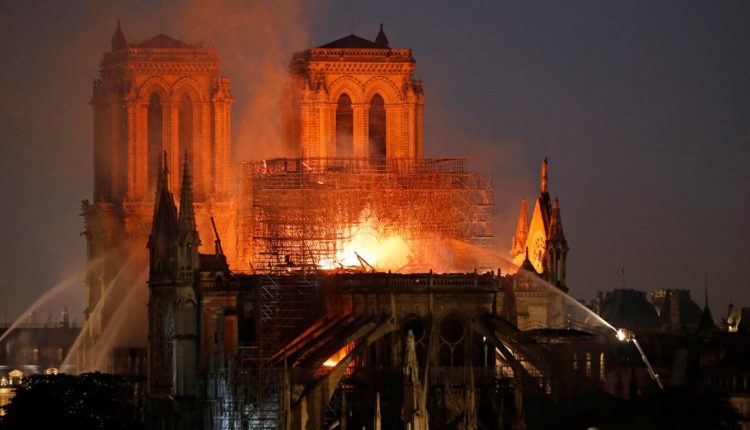 Emergency Live | Notre-Dame de Paris is safe thanks to fire brigades and to a special help: Robots image 1