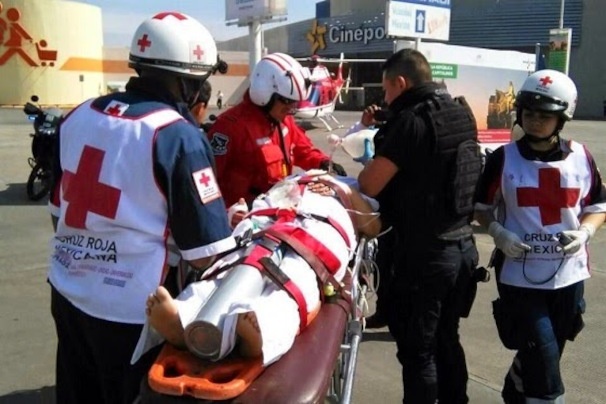 Emergency Live | Patient care in life-threatening situation or wait for support? image 2