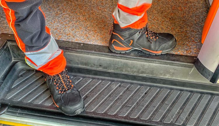 Emergency Live | Working shoes comparison for ambulance professionals and EMS workers image 22