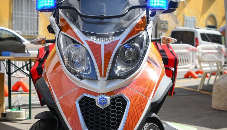 Emergency Live | Motocicleta ambulância ou ambulância em van - Por que Piaggio Mp3? imagem 5