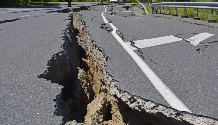 Emergency Live | Earthquake, tzunami, seismic motion: the earth is trembling. Moments of fear for the nuclear power plant in Iran.