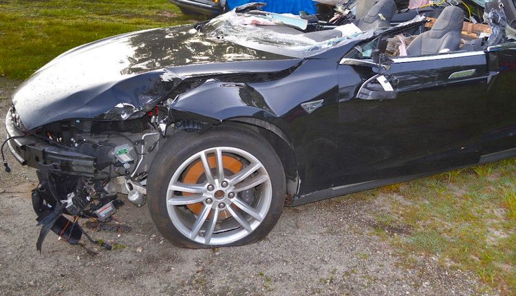 Emergency Live | A Tesla car on 'autopilot' collided against police and ambulance vehicles