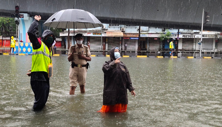 Emergency Live | India - Mumbai flooded: heavy rains stopped the city