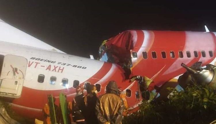 インドでの深刻な飛行機墜落 それはcovid 19の乗客を本国送還していた