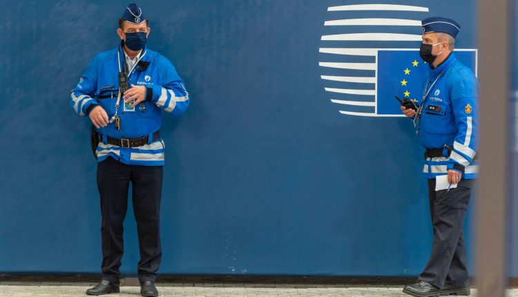 Emergency Live | Covid-19, in Europe more than 700,000 contagions in a week: partial lockdown at the start