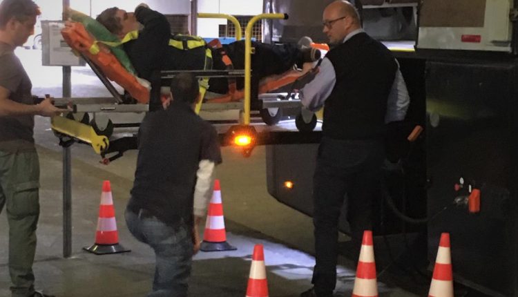 London under COVID-19 attack, NHS sets up two ambulance buses: an Italian idea in the UK 1
