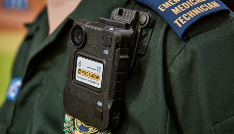 UK, assaults on rescuers on the rise: bodycams on ambulance crews in Devon