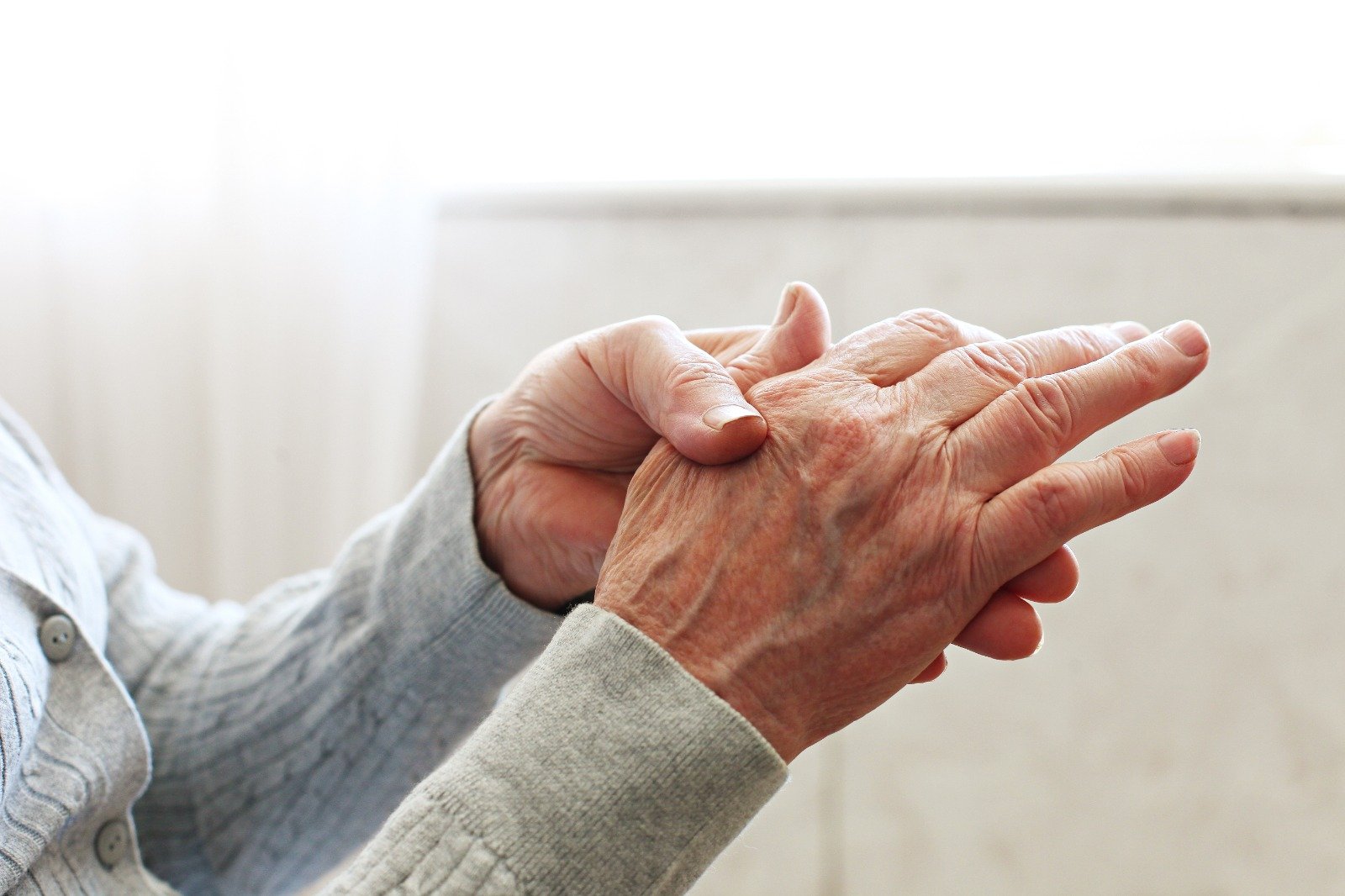 liječenje artroze artritisom palca izvlačeći bolove u svim zglobovima