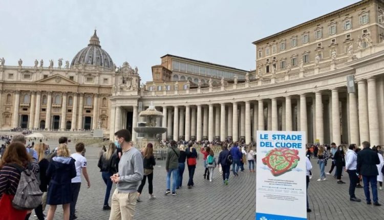 In St. Peter's Square a mobile clinic for prevention dedicated to the most needy