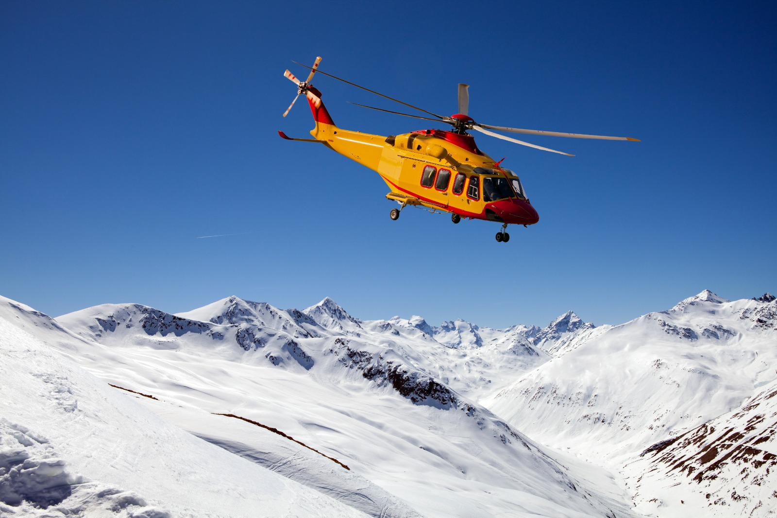 Near tragedy on Monte Rosa 118 helicopter crashes