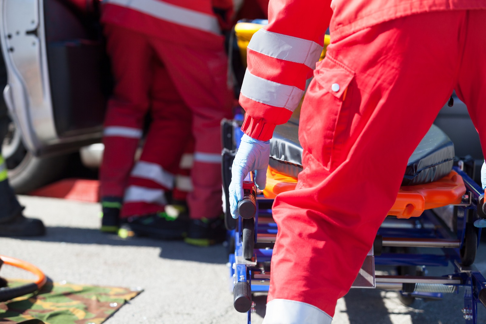 Tragedy in Termini Imerese elderly woman falls from stretcher and dies