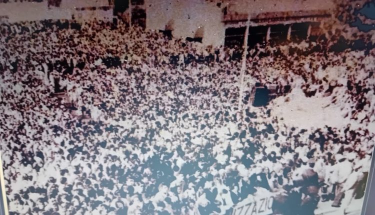 Cagliari 20.10.1985 – Folla in piazza Centomila